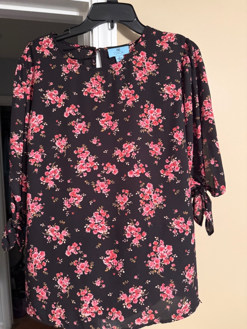 CeCe Black Floral Tie-Sleeve Blouse